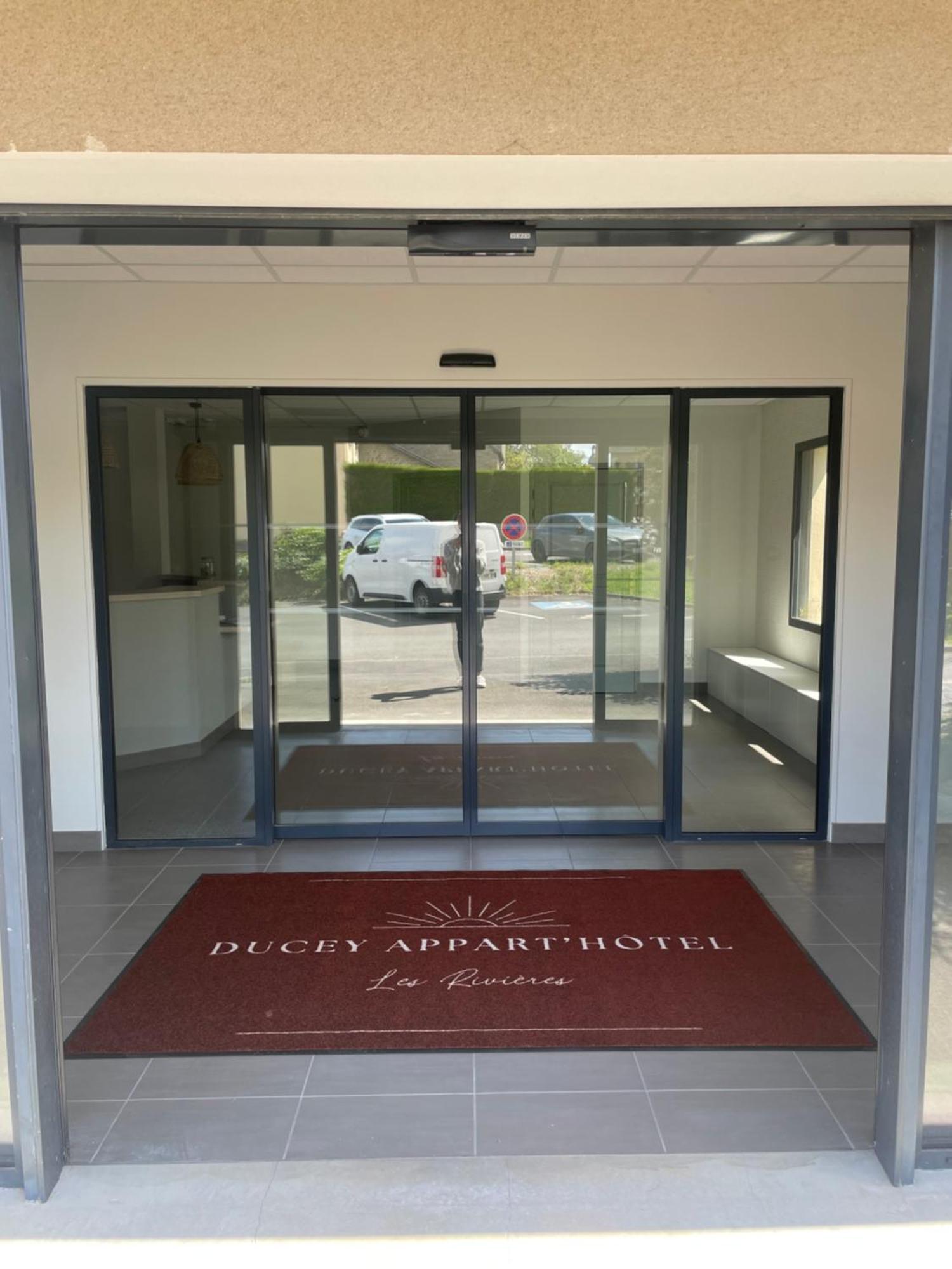 Ducey Appart'Hotel - Les Rivieres Exteriör bild